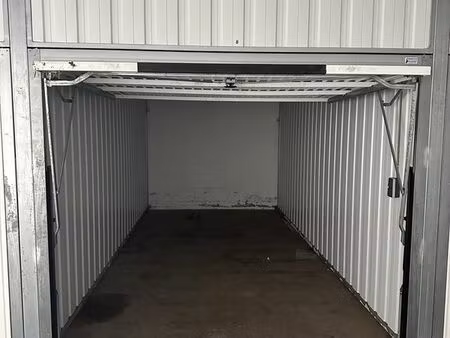 parking/box/garage