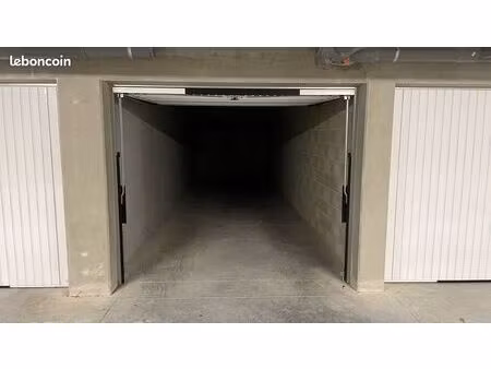 double garage box fermé