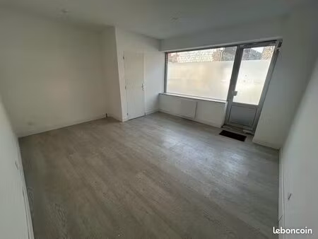 local commercial avec vitrine – 80 m² exploitables – 450 hc