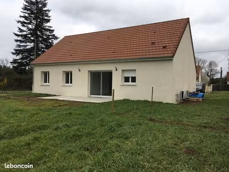 maison individuelle 3 chambres  1 cuisine ouverte sur living  1 salle d'eau  1 garage + se