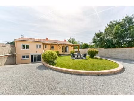 maison de 6 pièces de 204 m² à saint-jean-de-boiseau