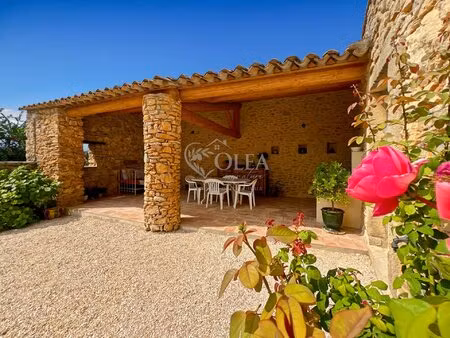 mas au charme authentique  plus de 1hectare  148m²