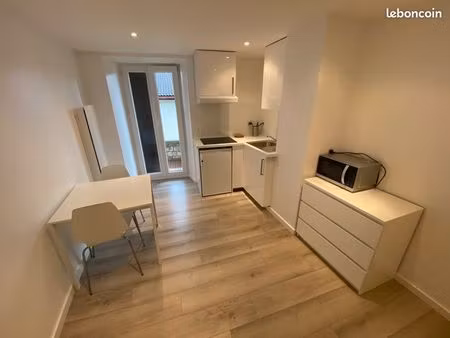 joli studio meublé 22 m2