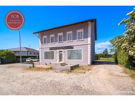 immeuble 10 pièces 250 m²