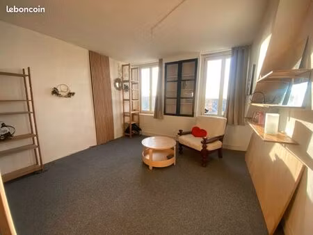 studio 19m2 lumineux et vue dégagée _ versailles centre