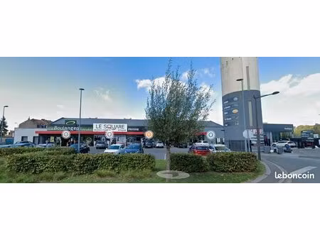 local d'activité / entrepôt / commerce à louer à croix
