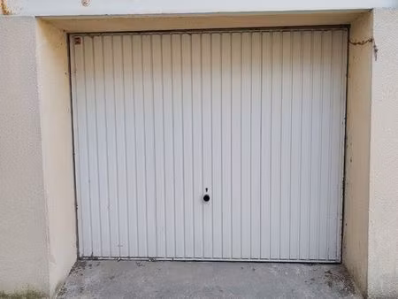 vends box de stockage (+ 2 roues)
