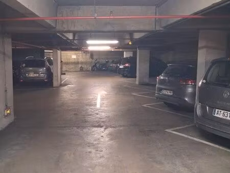 vends lot 19 places de parking paris 75019