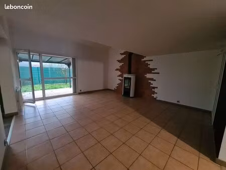 maison avec jardin et vue montagnes