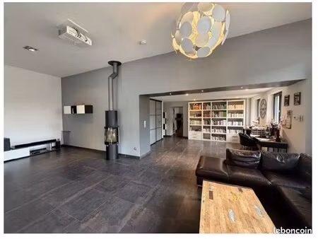 maison alsacienne de caractère – 280 m² – terrain de 18 ares constructibles – proche front