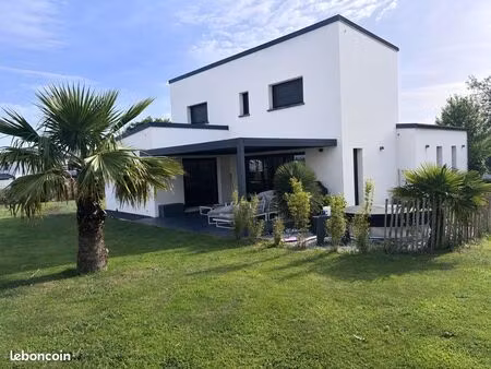 maison moderne à saint planchers