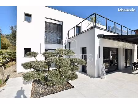 villa 8 pièces 235 m²