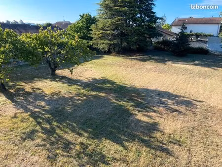 terrain 642m² mions _ bc