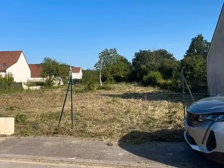 grand terrain constructible entièrement viabilisé