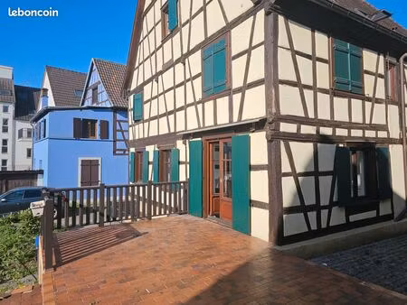 rare à bischheim : 4/5 pièces 1o3 m² refait à neuf avec grande terrasse