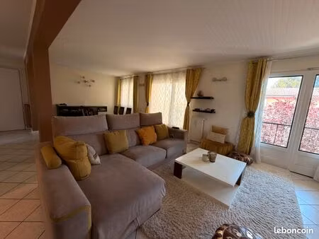 appartement t4 traversant de 91 m2  2 balcons  proche toutes commodités