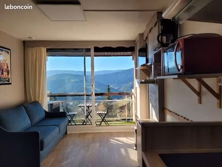studio lumineux meublé vue sur la montagne