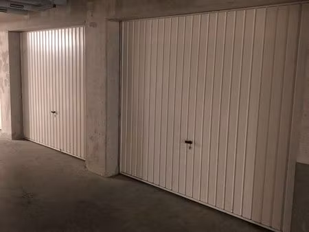garage sous-sol sécurisé - prise + lumière