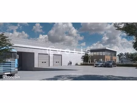 local d'activité 2 558 m²