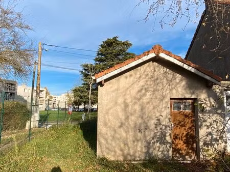 garage avec jardin transformable en habitation (maison individuelle) de 35m2 environ + ter