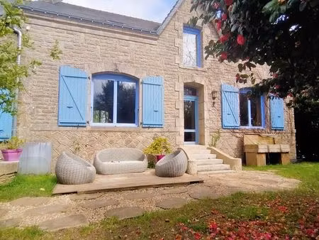 îlot au milieu des champs à 10 mn de locminé