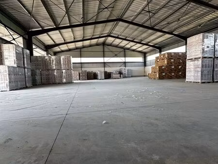 bâtiment 1600 m² lons