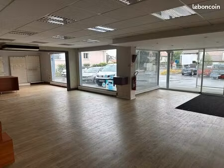 a louer local commercial 865m²