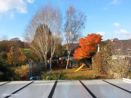 une maison familiale de 150 m² où la mitoyenneté s'oublie facilement