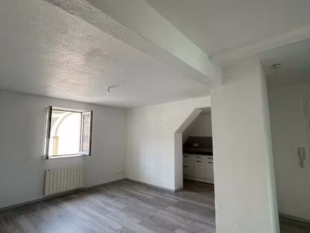 a louer lumineux f3 mansardé