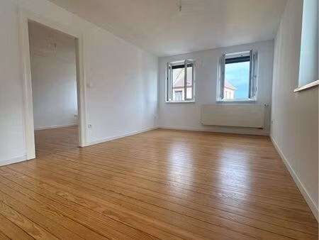 à louer – superbe appartement triplex rénové par architecte – environ 110 m²