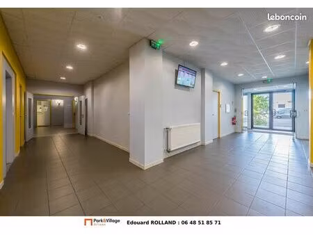 bureau à louer / bureau en location / bureau / 62 m²