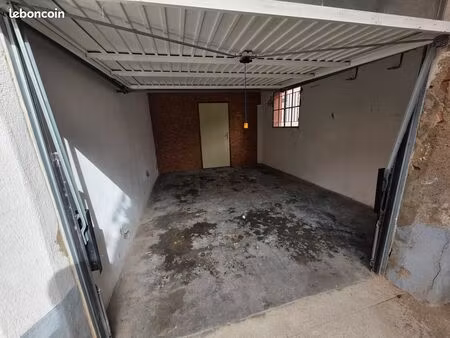grand garage sec 46m³ - rue de la lauch