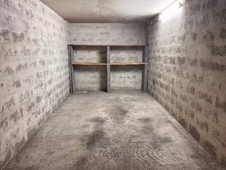 parking/box 23 pièces 23 m²