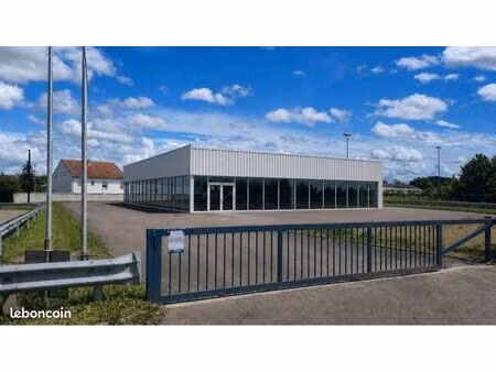 local commercial 560m2 belle emplacement