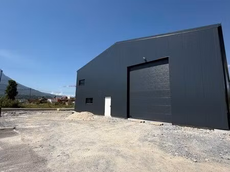 local 200m2