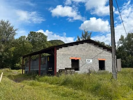 a vendre terrain 1470 m² avec hangar de 150 m²