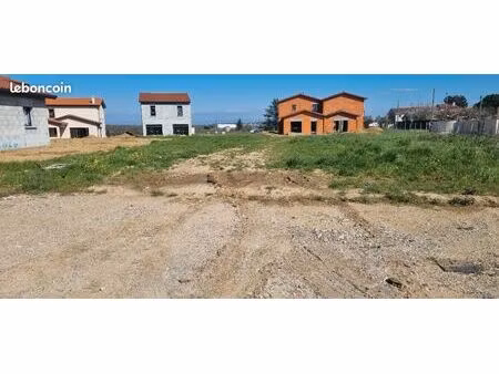 terrain 700 m² montanay