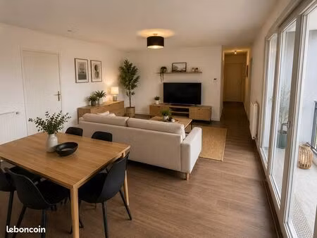 superbe t3 de 65 m² traversant est-ouest – dernier étage – bbc – parking