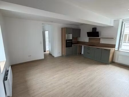 apparemment 50m2 mayet