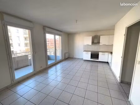 appartement 2 pièces 43 m2 + grand garage