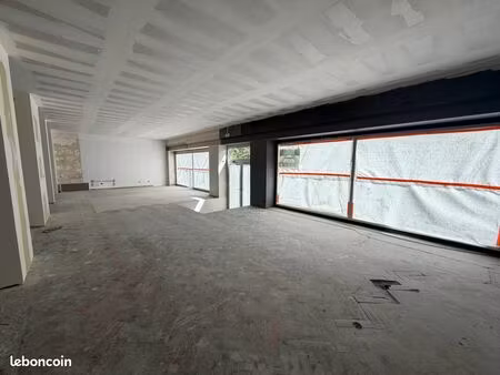 local commercial 240 m²