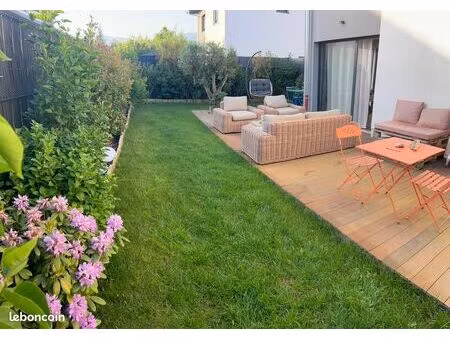 maison de 2022  dernières normes énergétiques  90 m2
