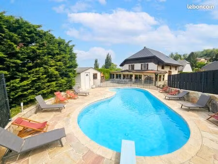 propriété de caractère avec piscine  dépendance et fort potentiel d'évolution