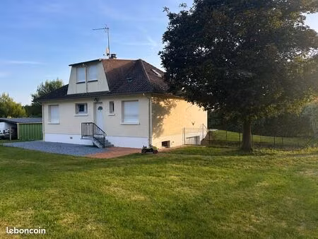 location maison individuelle avec sous-sol semi-enterré – 4 chambres et un bureau – terrai