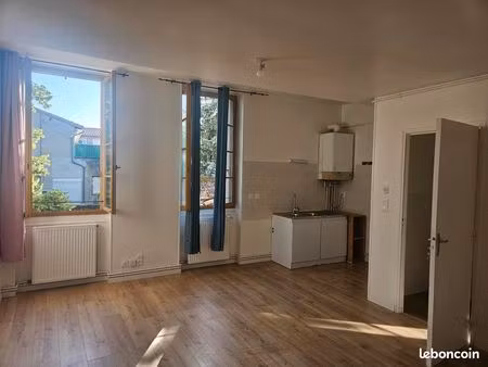 appartement t3 cv refait à neuf