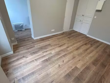 studio totalement rénové à neuf de 23m² avec cuisine séparée et jardin de 100m²  à 1min de