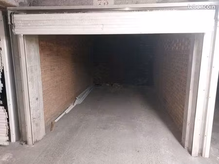 parking porte de douai à louer