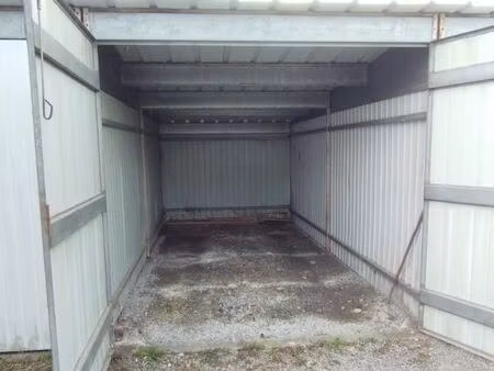 garage/box