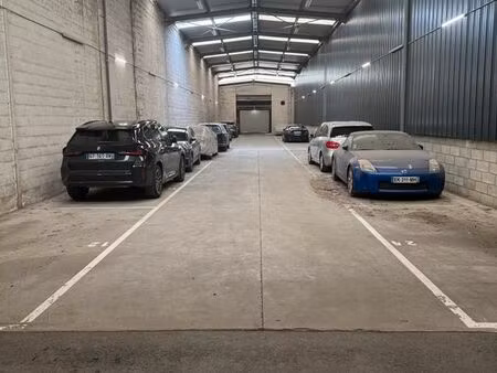 place de parking sécurisé