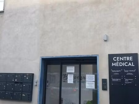 local pharmacie 17 m²